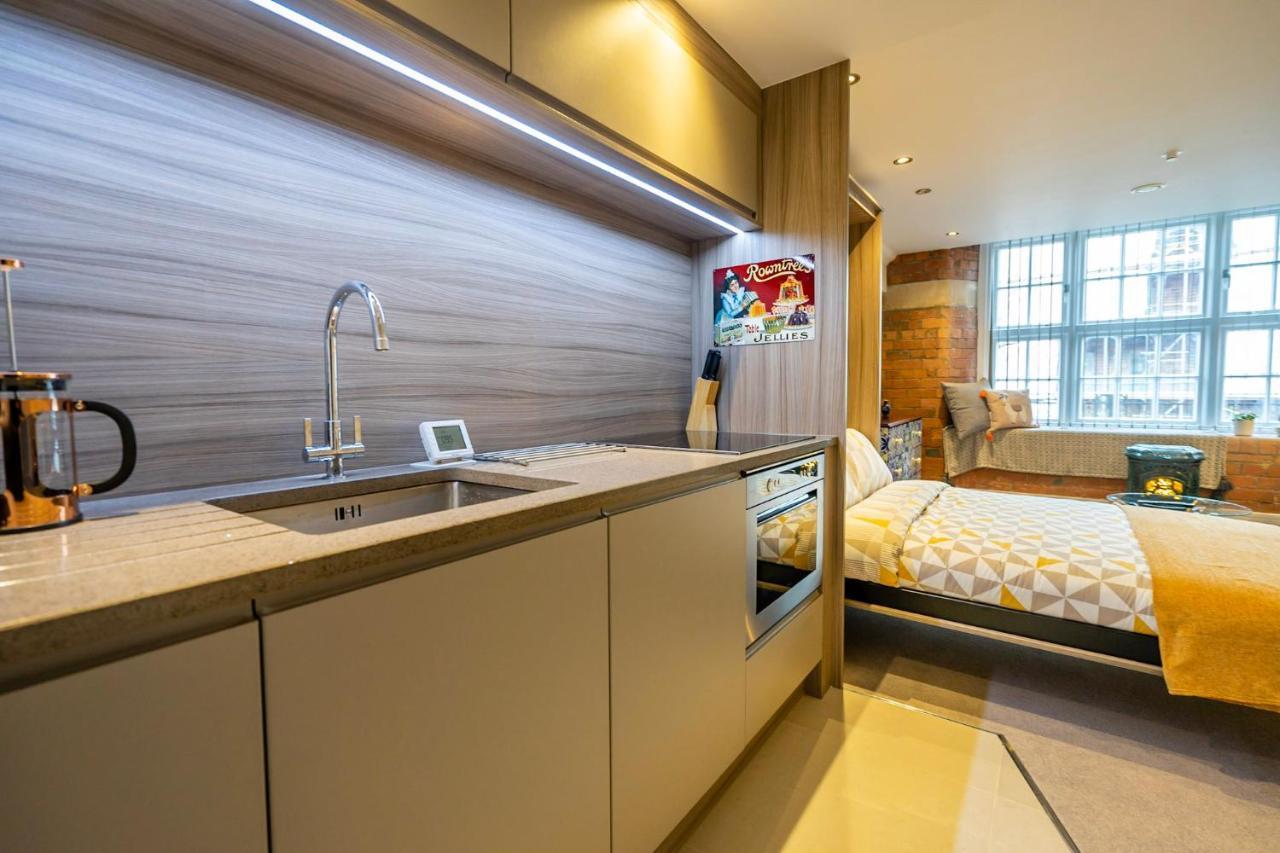 48 Cocoa Suites Йорк Екстер'єр фото